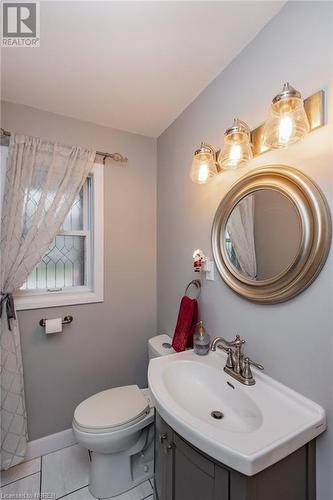 987 Tilley Street, North Bay, ON - Indoor Photo Showing Bathroom