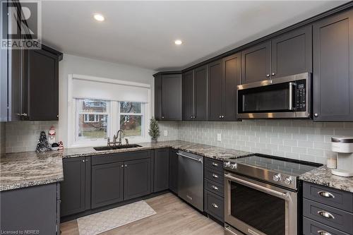 987 Tilley Street, North Bay, ON - Indoor Photo Showing Kitchen With Upgraded Kitchen