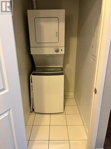 815 - 30 Meadowglen Place, Toronto, ON - Indoor Photo Showing Laundry Room