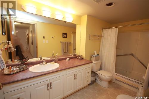 201 1002 108Th Street, North Battleford, SK - Indoor Photo Showing Bathroom