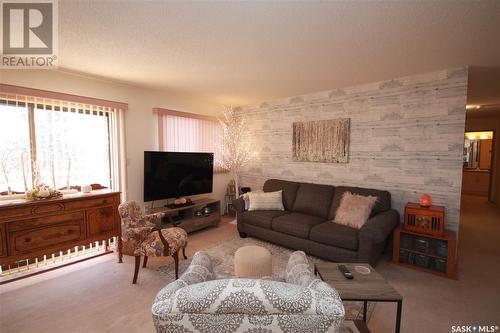 201 1002 108Th Street, North Battleford, SK - Indoor Photo Showing Living Room