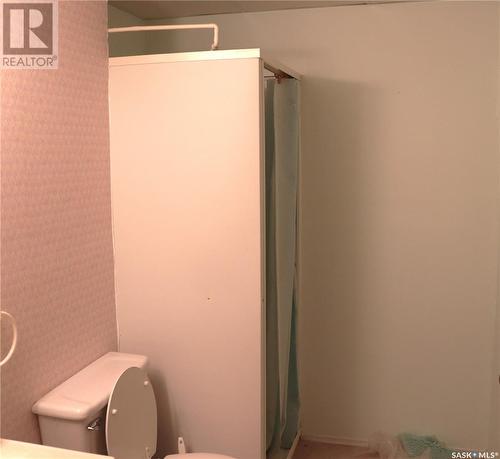 400 Garfield Avenue, Hanley, SK - Indoor Photo Showing Bathroom