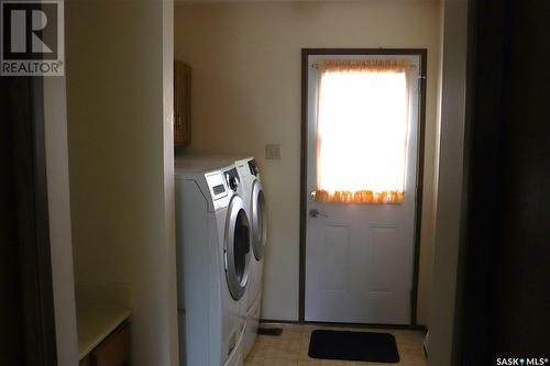 400 Garfield Avenue, Hanley, SK - Indoor Photo Showing Laundry Room