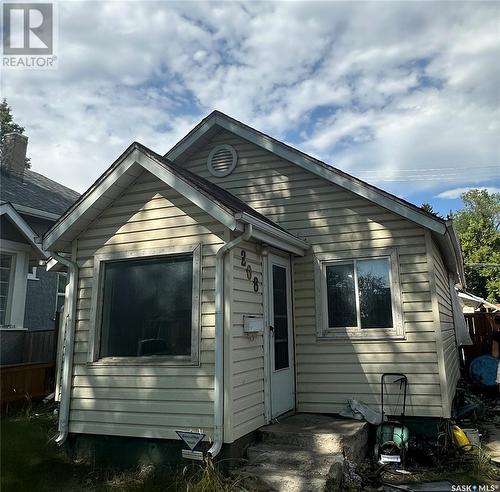 208 25Th Street W, Saskatoon, SK - Outdoor