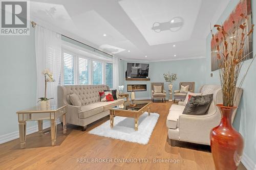 1863 Heather Hills Drive, Burlington, ON - Indoor Photo Showing Living Room