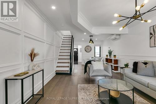 112 Rosethorn Avenue, Toronto, ON - Indoor Photo Showing Living Room