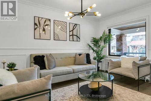 112 Rosethorn Avenue, Toronto, ON - Indoor Photo Showing Living Room