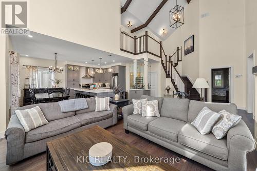 9 - 41 Rosedale Trail, Kawartha Lakes, ON - Indoor Photo Showing Living Room