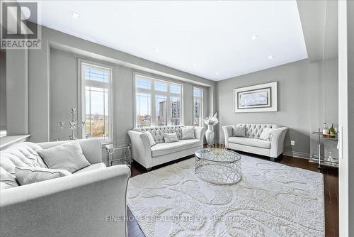 26 Gesher Crescent, Vaughan, ON - Indoor Photo Showing Living Room