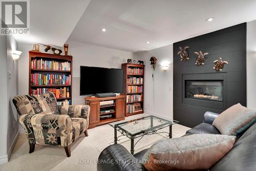 4070 Stadelbauer Drive, Lincoln, ON - Indoor Photo Showing Living Room With Fireplace