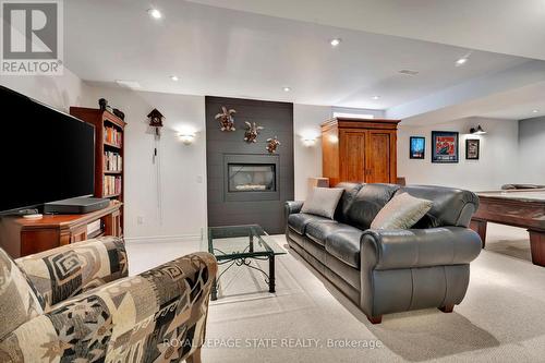 4070 Stadelbauer Drive, Lincoln, ON - Indoor Photo Showing Living Room With Fireplace