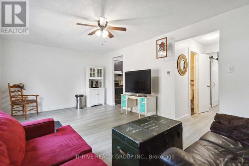 130 - 1330 Jalna Boulevard, London, ON - Indoor Photo Showing Living Room