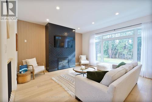 119 Duke Street, Middlesex Centre (Komoka), ON - Indoor Photo Showing Living Room With Fireplace