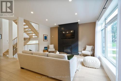 119 Duke Street, Middlesex Centre (Komoka), ON - Indoor Photo Showing Living Room With Fireplace