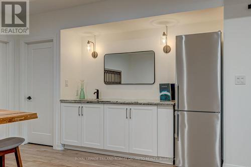 119 Duke Street, Middlesex Centre (Komoka), ON - Indoor Photo Showing Kitchen