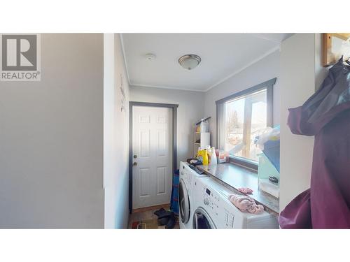 329 6Th Avenue S, Cranbrook, BC - Indoor Photo Showing Laundry Room