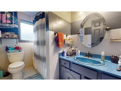 329 6Th Avenue S, Cranbrook, BC - Indoor Photo Showing Bathroom