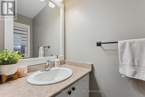 162 Farrier Crescent, Peterborough (Northcrest), ON - Indoor Photo Showing Bathroom