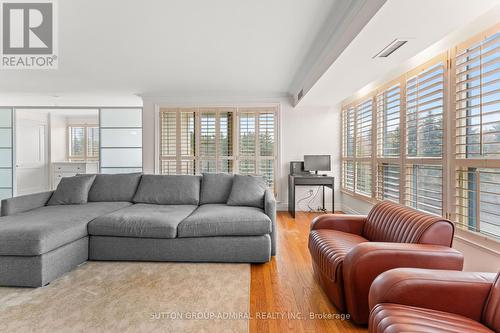 410 - 1 Clark Avenue W, Vaughan, ON - Indoor Photo Showing Living Room