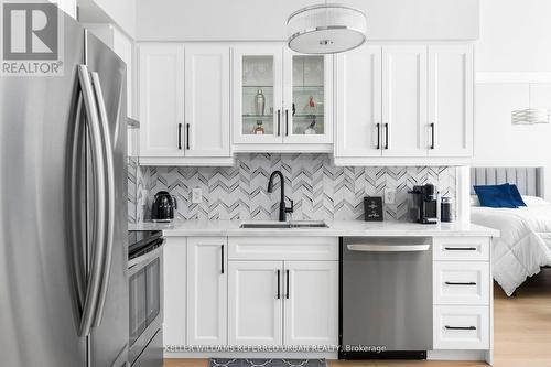 Ph 6 - 95 North Park Road, Vaughan, ON - Indoor Photo Showing Kitchen With Upgraded Kitchen