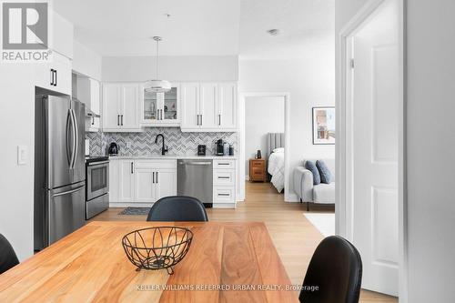 Ph 6 - 95 North Park Road, Vaughan, ON - Indoor Photo Showing Kitchen