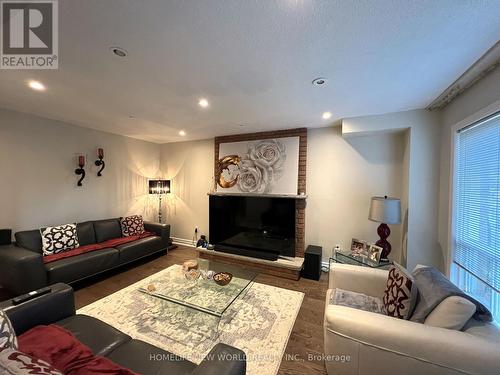 37 Brookwood Drive, Richmond Hill, ON - Indoor Photo Showing Living Room