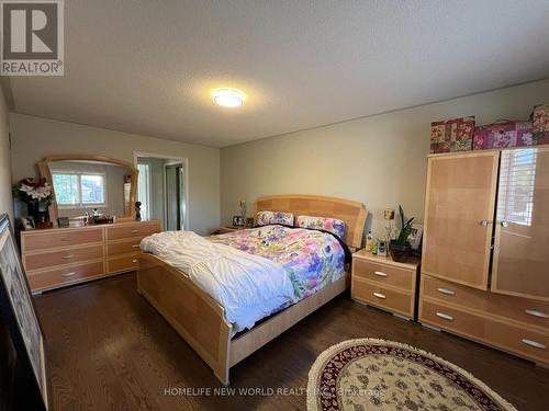 37 Brookwood Drive, Richmond Hill, ON - Indoor Photo Showing Bedroom