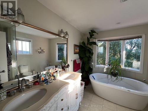 37 Brookwood Drive, Richmond Hill, ON - Indoor Photo Showing Bathroom