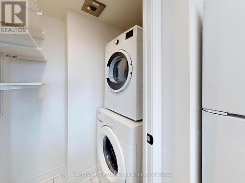 811 - 50 Disera Drive, Vaughan, ON - Indoor Photo Showing Laundry Room