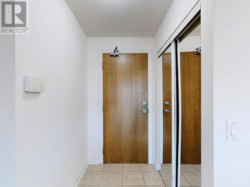 811 - 50 Disera Drive, Vaughan, ON - Indoor Photo Showing Other Room