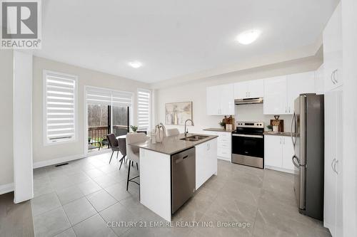 210 Ferragine Crescent, Bradford West Gwillimbury, ON - Indoor Photo Showing Kitchen With Double Sink