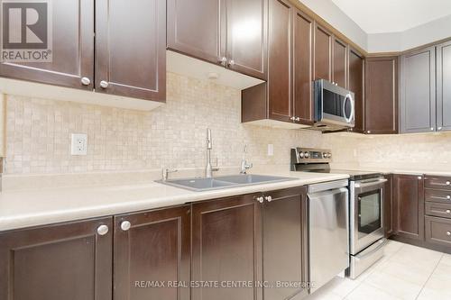 84 Monarchy Street, Barrie, ON - Indoor Photo Showing Kitchen With Double Sink With Upgraded Kitchen