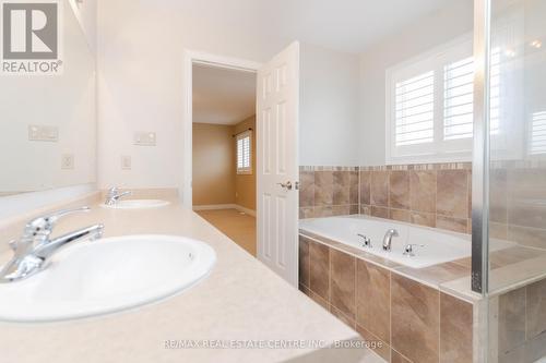 84 Monarchy Street, Barrie, ON - Indoor Photo Showing Bathroom