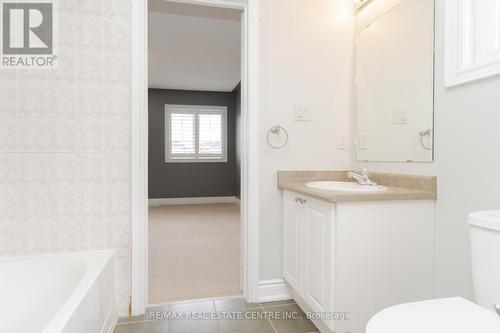 84 Monarchy Street, Barrie, ON - Indoor Photo Showing Bathroom