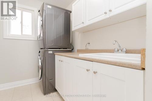 84 Monarchy Street, Barrie, ON - Indoor Photo Showing Laundry Room