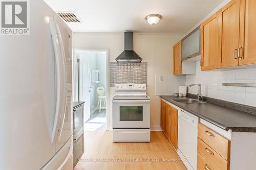 124 Albert Street, Collingwood, ON - Indoor Photo Showing Kitchen