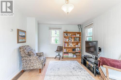 124 Albert Street, Collingwood, ON - Indoor Photo Showing Living Room