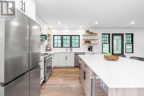 2764 Fairgrounds Road, Severn, ON - Indoor Photo Showing Kitchen With Upgraded Kitchen