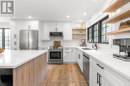 2764 Fairgrounds Road, Severn, ON - Indoor Photo Showing Kitchen With Upgraded Kitchen