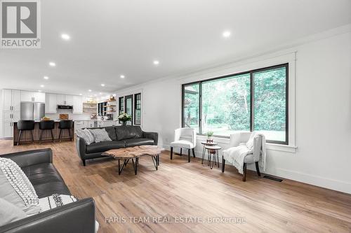 2764 Fairgrounds Road, Severn, ON - Indoor Photo Showing Living Room