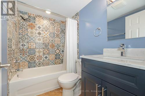 30 Burbank Place, Barrie, ON - Indoor Photo Showing Bathroom