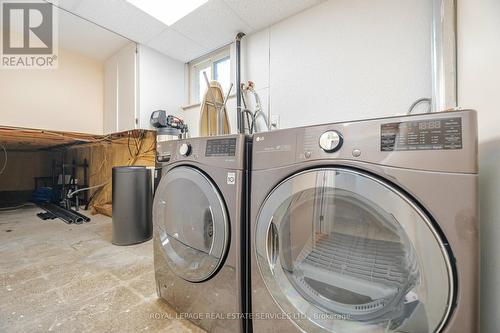 30 Burbank Place, Barrie, ON - Indoor Photo Showing Laundry Room