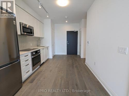 418 - 293 The Kingsway, Toronto, ON - Indoor Photo Showing Kitchen