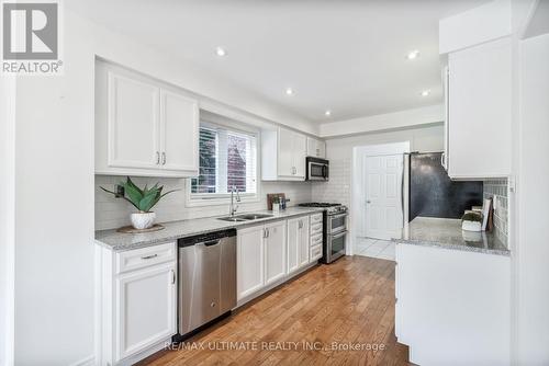 431 Commonwealth Circle, Mississauga, ON - Indoor Photo Showing Kitchen With Double Sink