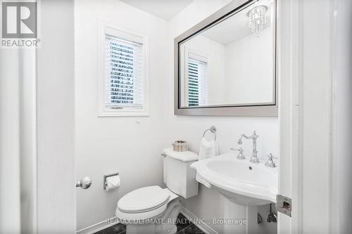 431 Commonwealth Circle, Mississauga, ON - Indoor Photo Showing Bathroom