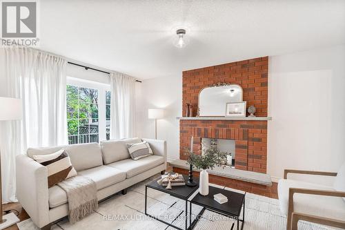 431 Commonwealth Circle, Mississauga, ON - Indoor Photo Showing Living Room With Fireplace