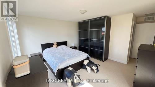 9 - 4020 Parkside Village Drive, Mississauga, ON - Indoor Photo Showing Bedroom