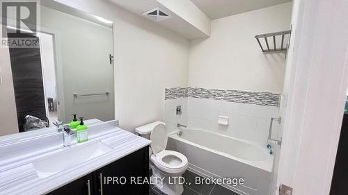 9 - 4020 Parkside Village Drive, Mississauga, ON - Indoor Photo Showing Bathroom