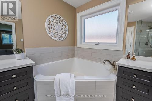 42 Oak Street, Halton Hills, ON - Indoor Photo Showing Bathroom