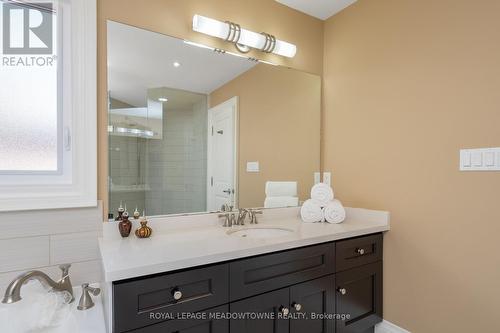 42 Oak Street, Halton Hills, ON - Indoor Photo Showing Bathroom